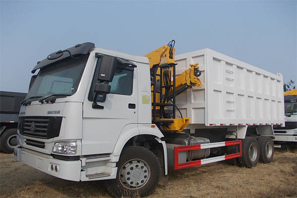 Dump boom truck