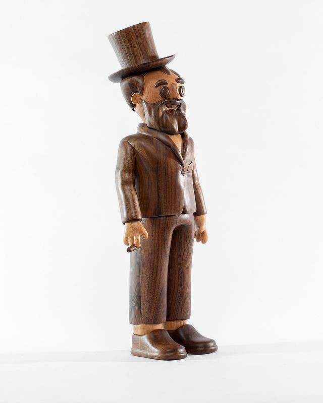 OEM Design Carving Wooden Art Sculpture Artists Collectible Crack Resistant