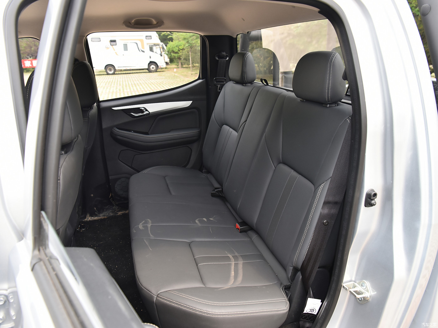 Isuzu Dmax Substitute 4x4 Diesel Pickup Truck 5330*1860*1785 Dimensions