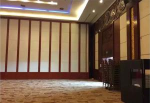 Wholesale DIY Fire Resistant Movable On Wheels Wooden Partition Wall For Banquet from china suppliers