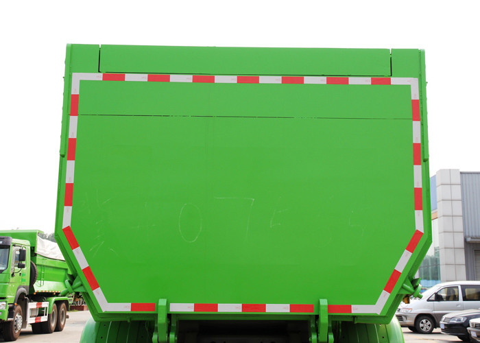 SINOTRUK HOWO Tipper Dump Truck With Cabin 4 Point Full - Floating Air Suspension