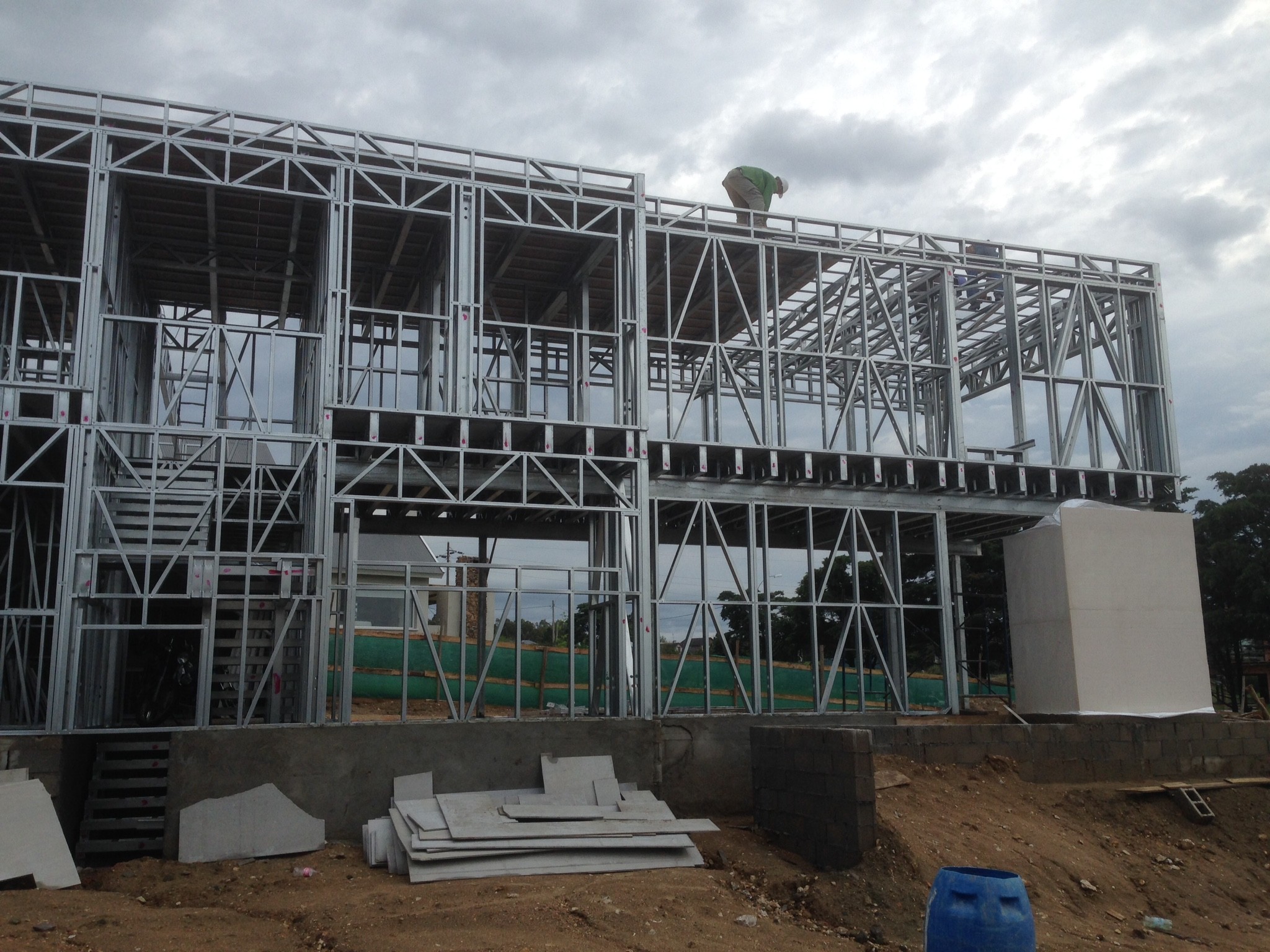 White Color Modern Economic Prefab Light Steel House bluescope steel framing