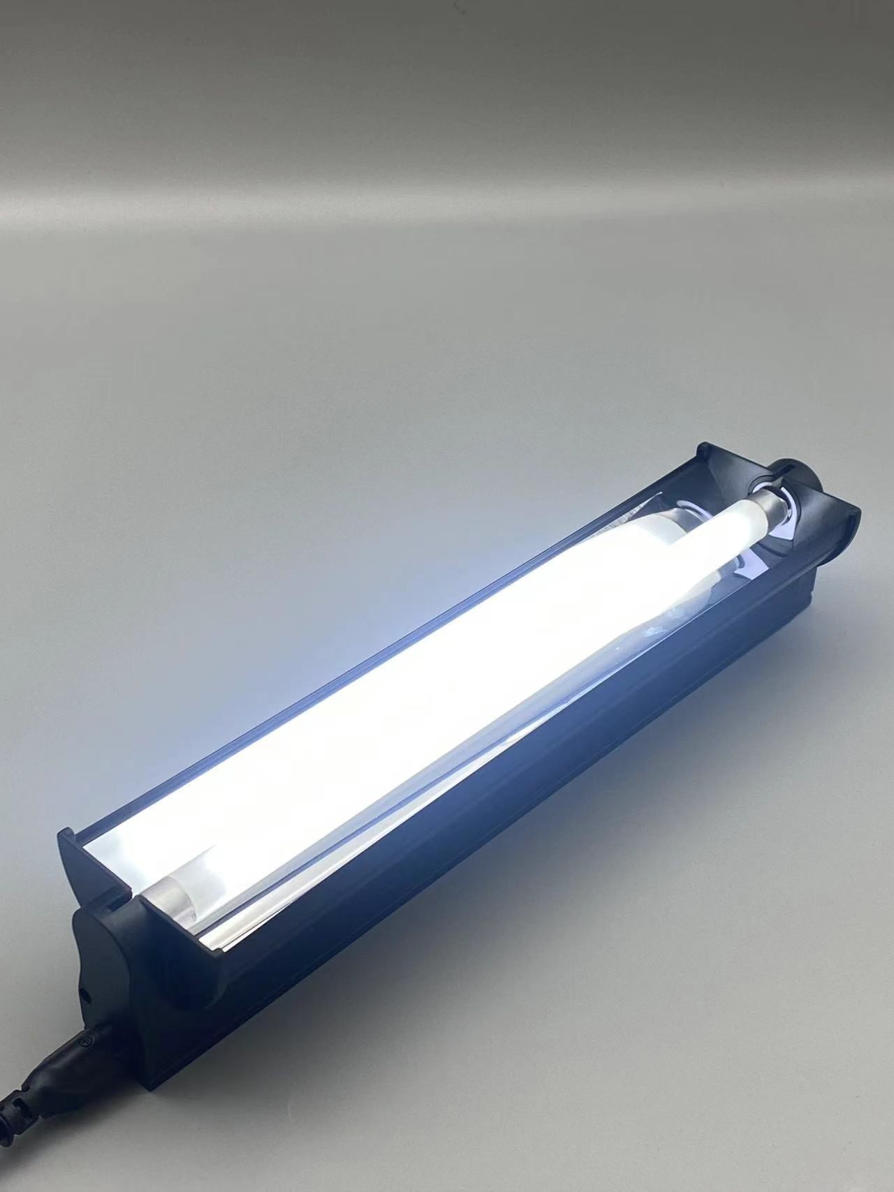 T5 HO UVB Lighting Fixture Combo Kit with 22-Inch 24 Watt 10.0 UVA UVB Reptilelight for Lizard, B