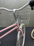 Sleek City Commuter Bicycles With Flat Handlebars Pink 6 Speed Bike