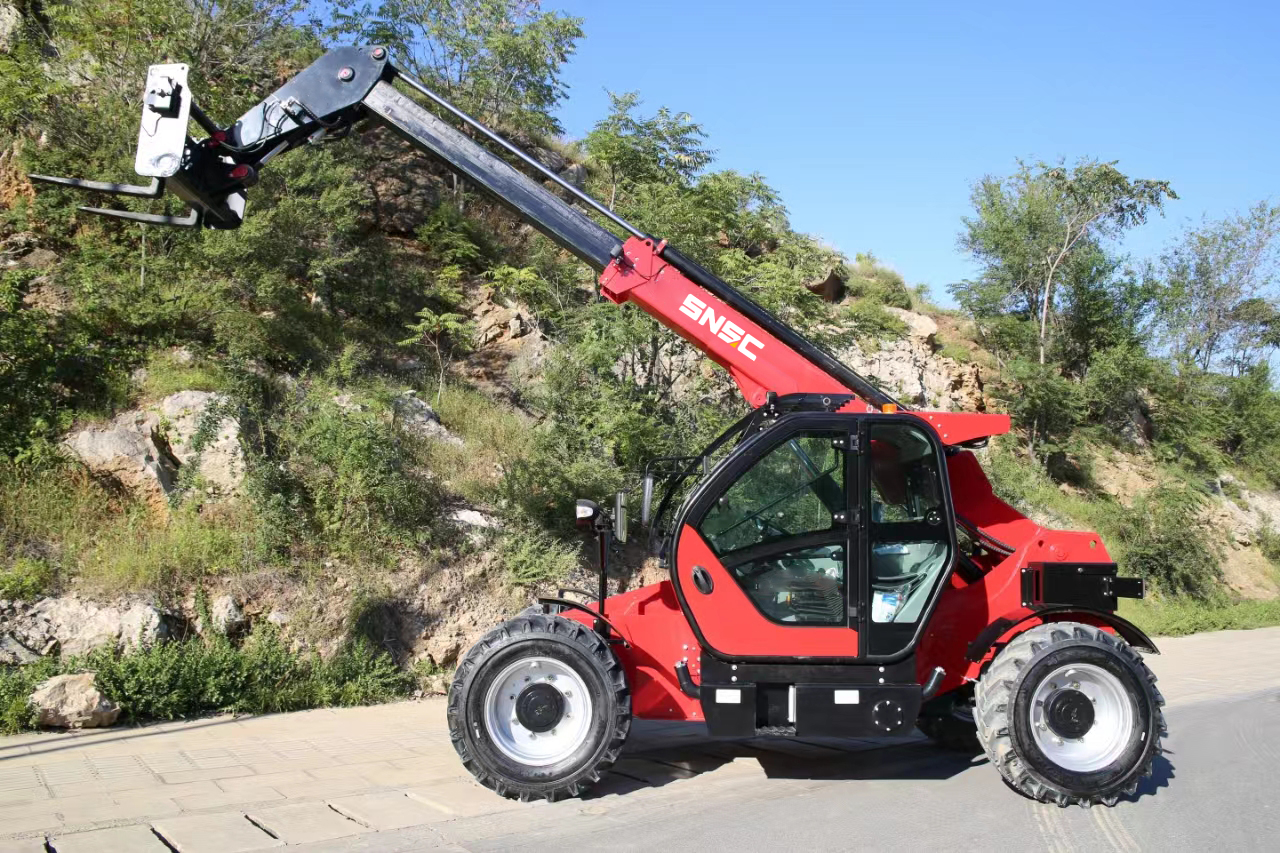 14m Reach 4 Ton Side Loader Forklift Telescopic Handler with Powerful Diesel Engine