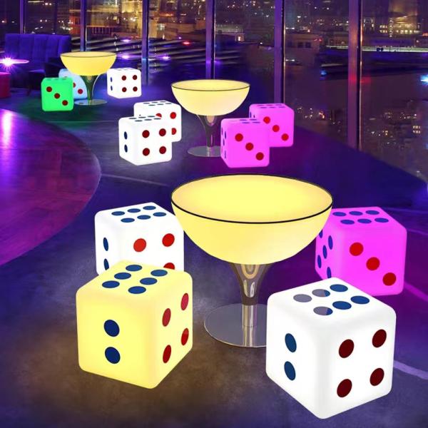 Illuminated Outdoor LED Cube Light Dice Style 15cm 20cm 30cm IP65 Waterproof For Outdoor Events