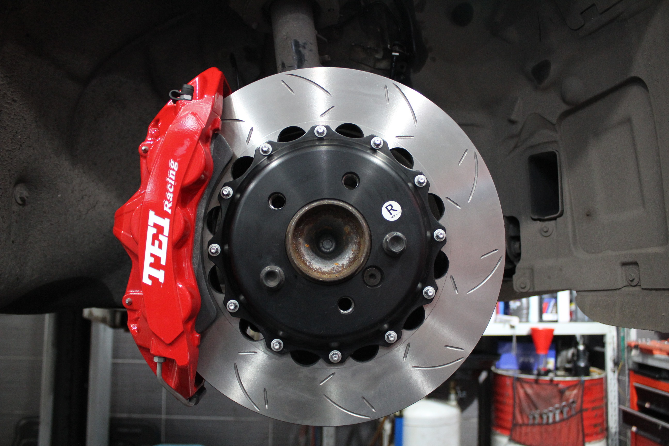 Big Brake Kit Six Piston Caliper For BMW F30 20inch Wheel Front And Rear