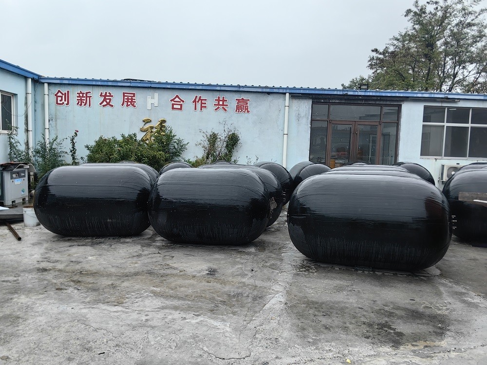 High Performance Black Marine Pneumatic Fender Dock Floating