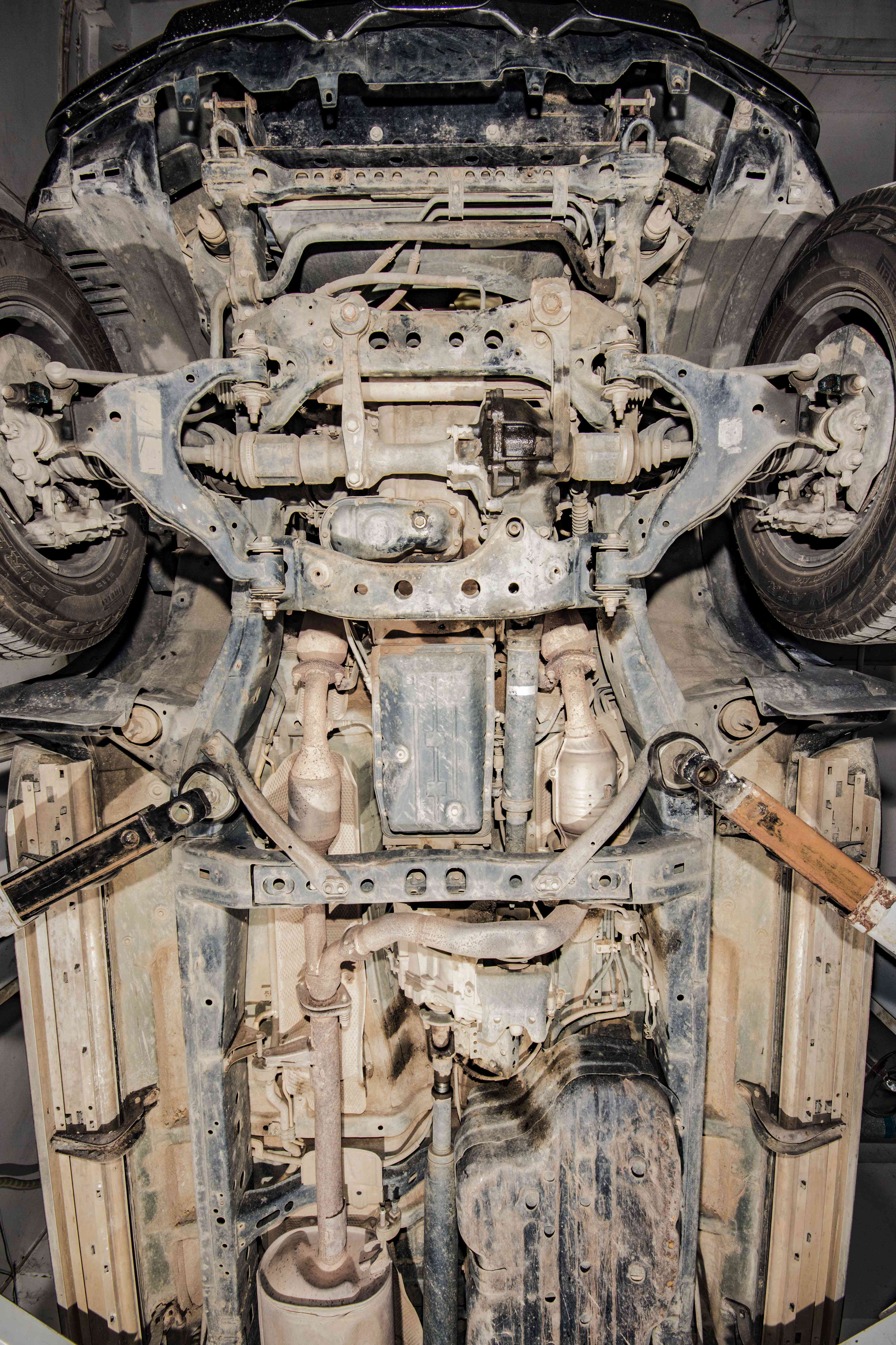 Fuel Tank and Transmission Transfer Case Protection for Toyota Prado LC120 in Orange