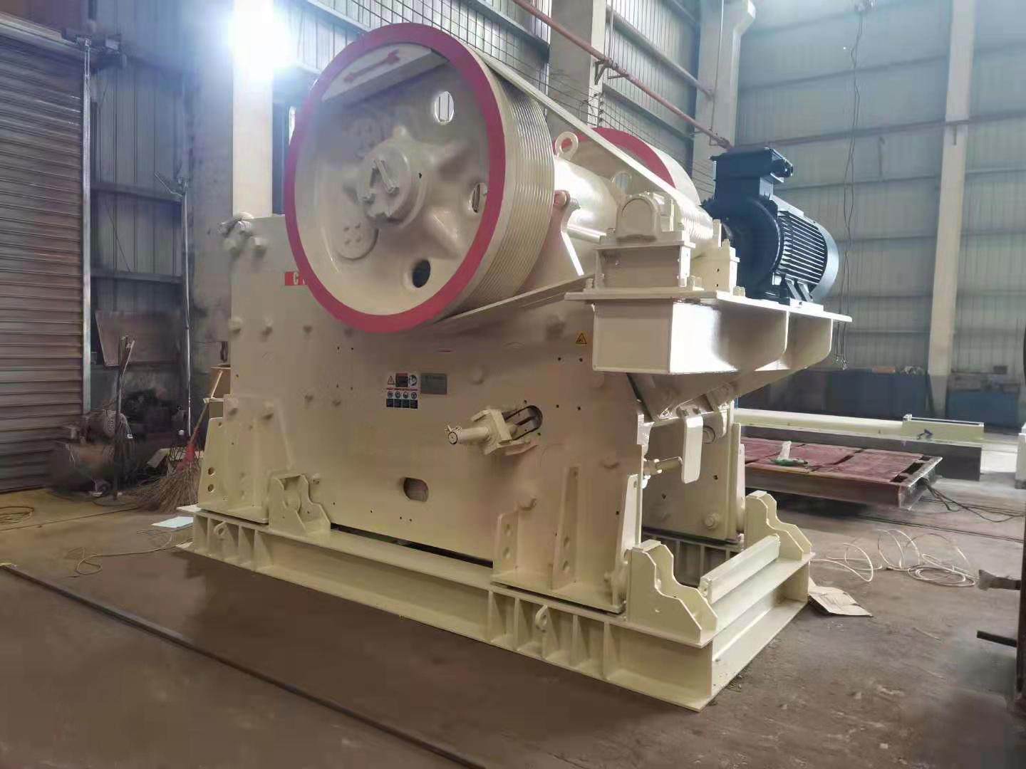 132kw 200mm Feed Cement Crusher Machine 150t/H Fine Crushing
