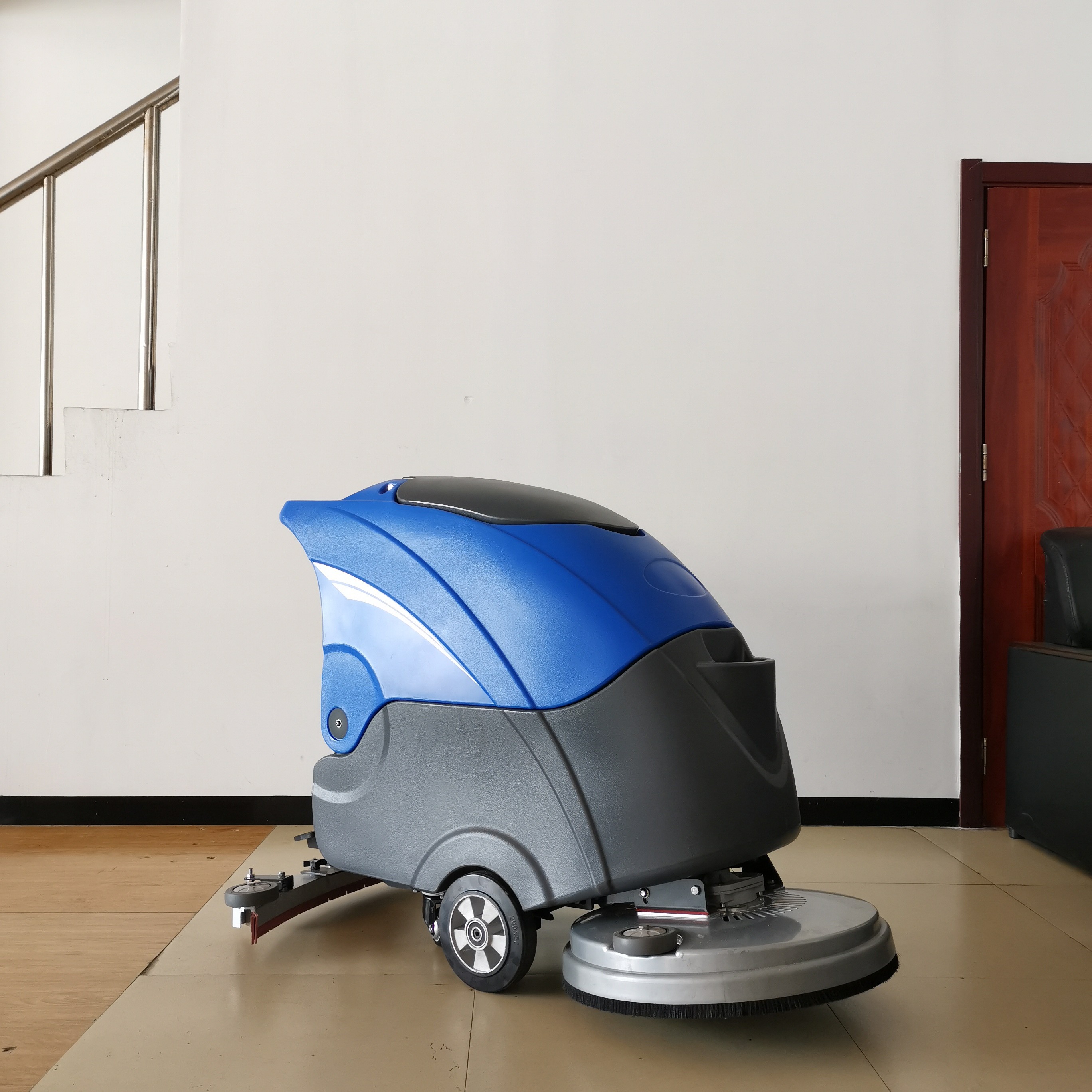 Single Driver Blue FNE-D550 Floor Scrubber Strong Battery Life Brush Disc Diameter 550mm
