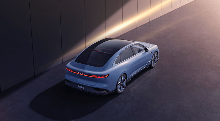 Voyah Zhuiguang Chasing Electric EV Car with 5088*1970*1515mm Size and Official 0-100km/h Acceleration of 4.2s