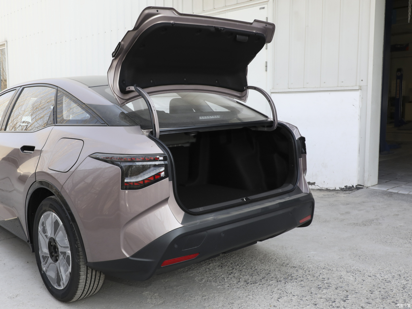 2023 To-yota Energy Vehicle Bz3 Sedan EV Left Hand Drive 4725mm*1835mm*1480mm High Speed 0km Used Electric Car for Adult