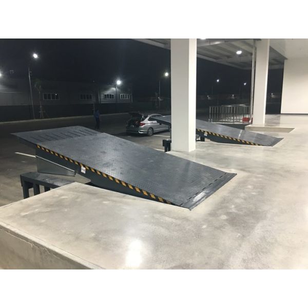 Movable Lip 800mm Telescopic Loading Dock Leveler