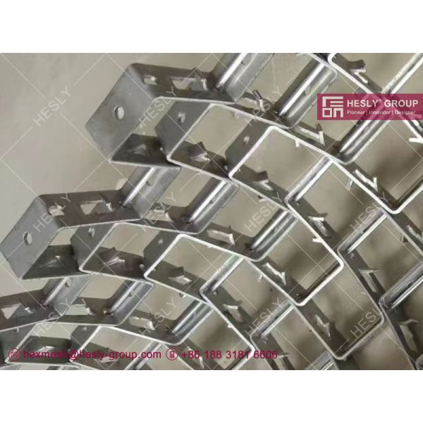 flexible mesh for refractory lining