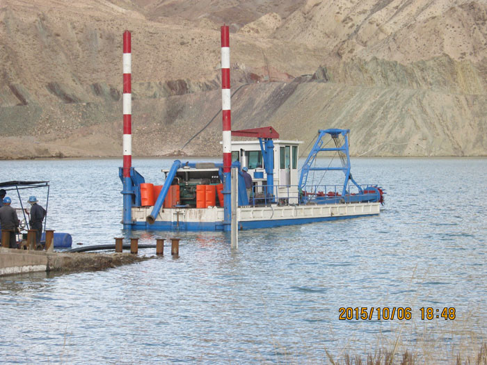 Adjustable Suction Pipe Diameter Underwater Suction Dredge Self propelled Or Towed By A Tugboat