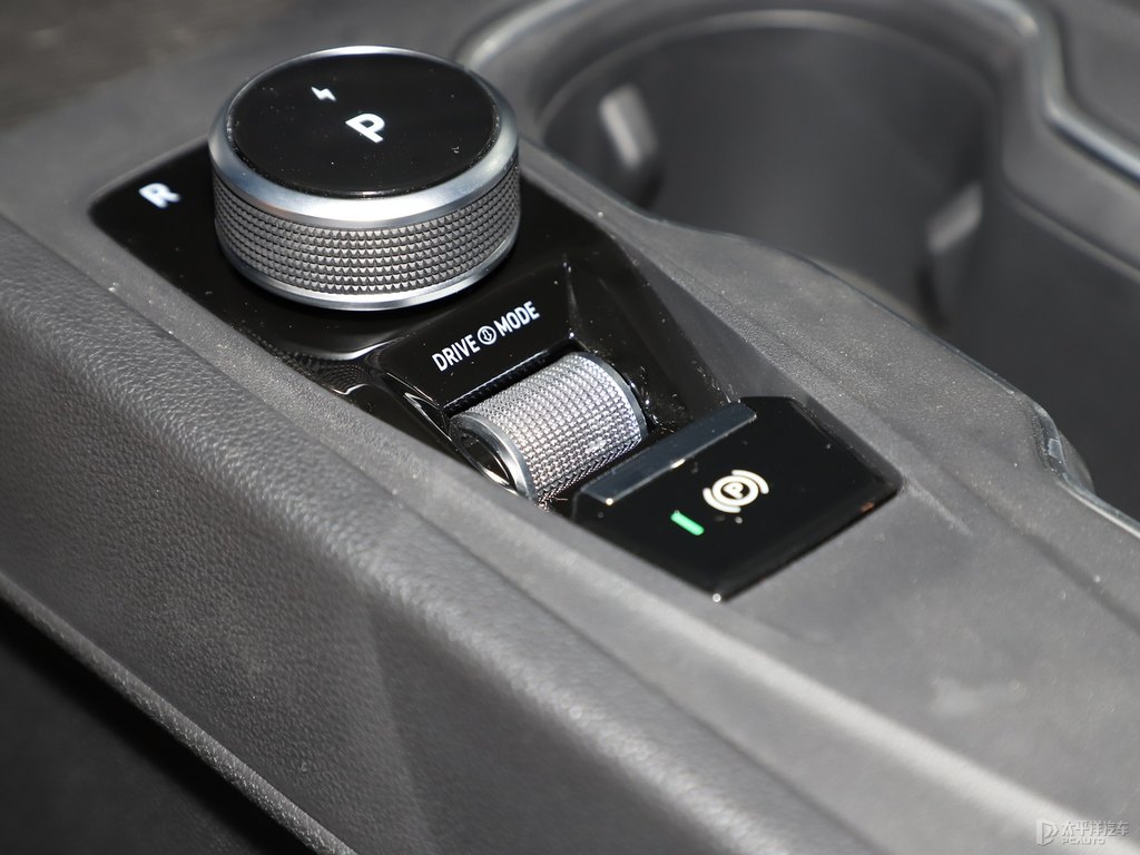 China's hot selling mid-size SUV WM Motor WM W6 2021 520km PRO Discovery Edition