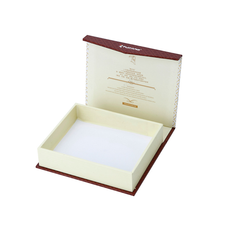 Foldable Cardboard Holiday Gift Box Packaging Reusable With Magnetic Closure