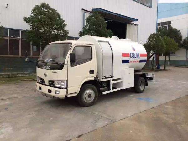 2.5MT Bobtail Propane Truck , Dongfeng 4X2 Small Cylinder Filling Fuel Bowser