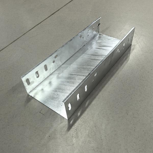 25mm-150mm Height Zinc Dip Treated Cable Tray Galvanised 3m-6m Length For