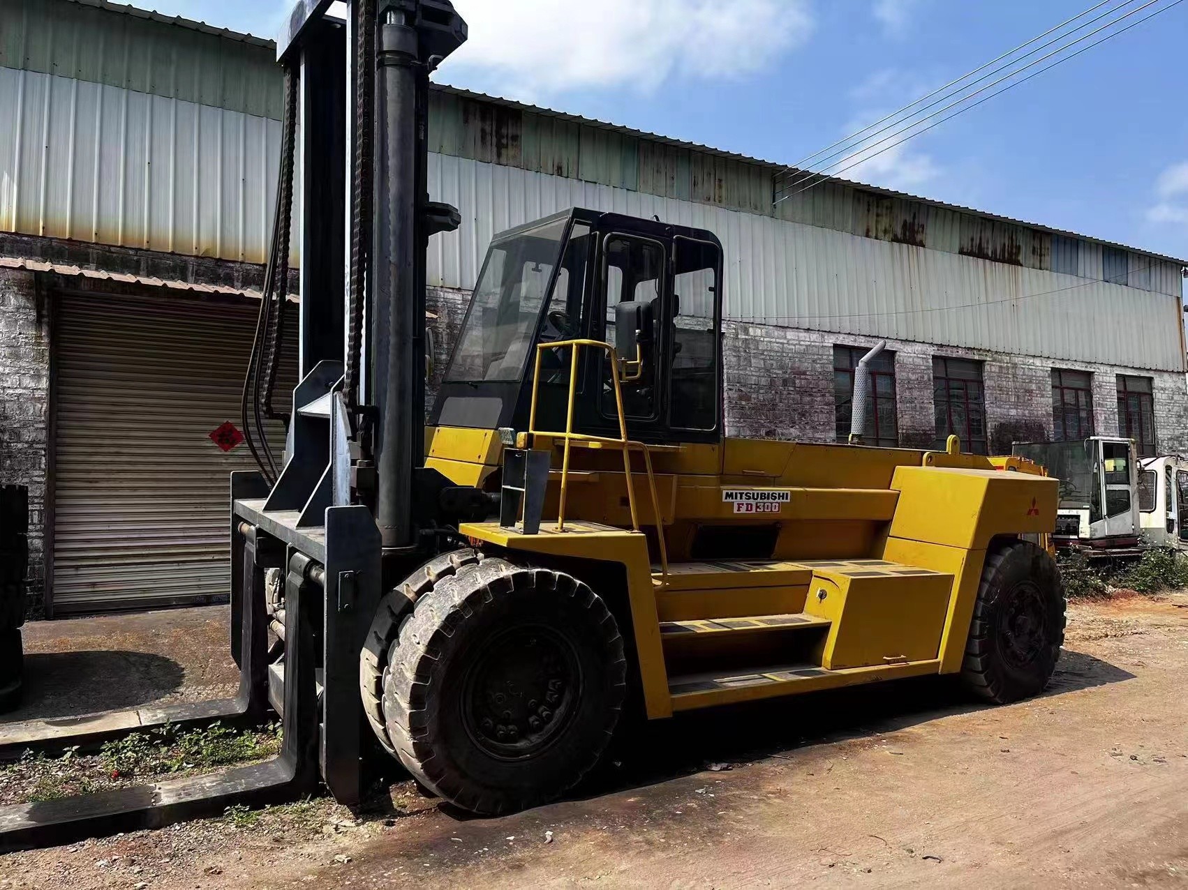 MITSUBISHI FD300 Used Forklift 30T Capacity for Steel Mills
