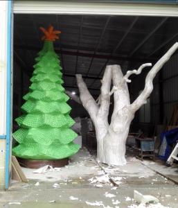 Wholesale customize size fiberglass green large christmas tree as decoration statue in garden /shop mall/ supermarket from china suppliers
