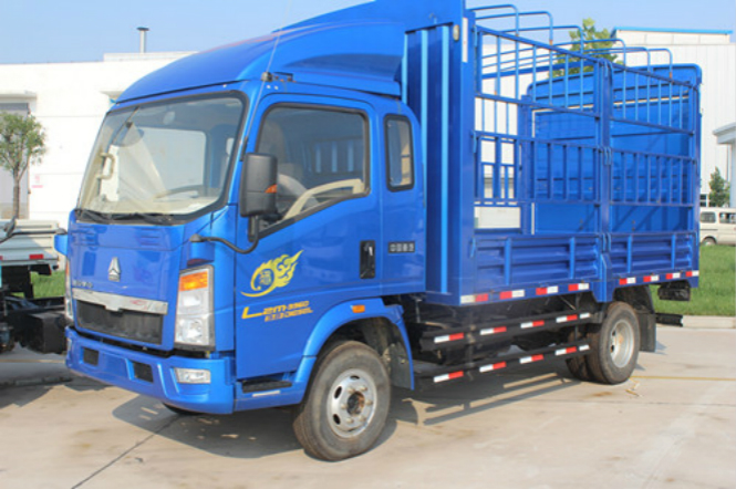 SINOTRUK_HOWO_4X2_Light_Cargo_Truck_Stake_truck__ZZ1127E4215B180_meitu_3.jpg