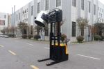 Electric Stacker Forklift Truck With Gripping Barrel Clamping Battery Capacity