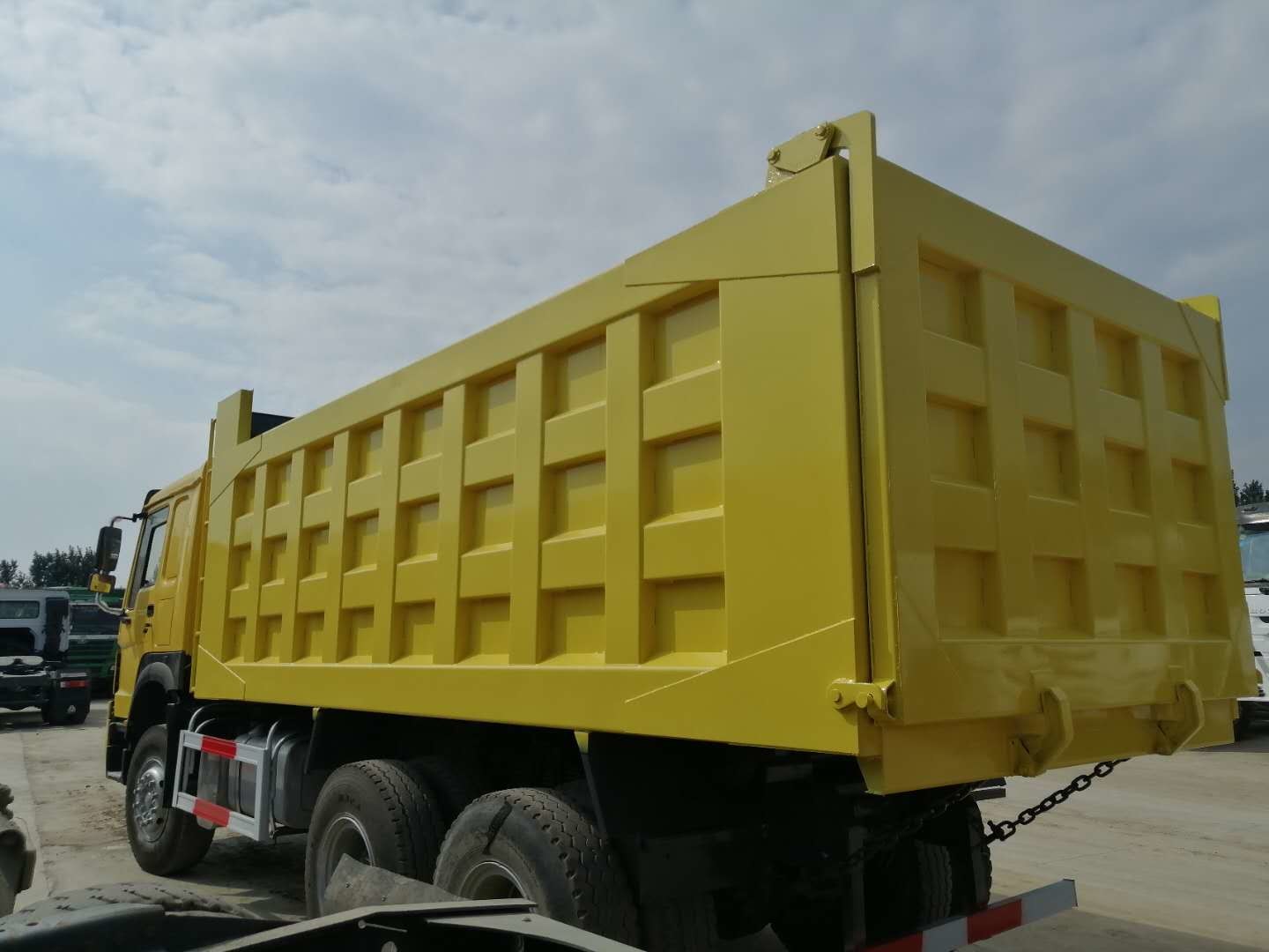 Used Dump Truck SINOTRUK HOWO Dump Truck 6x4 Tipper Trucks Sale In Ghana For Sale Cheap Used Dump Truck
