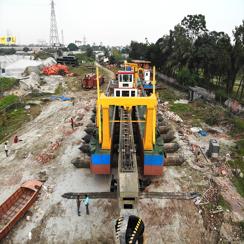 China Made 32 Inch Cutter Suction Dredger with Underwater Pump