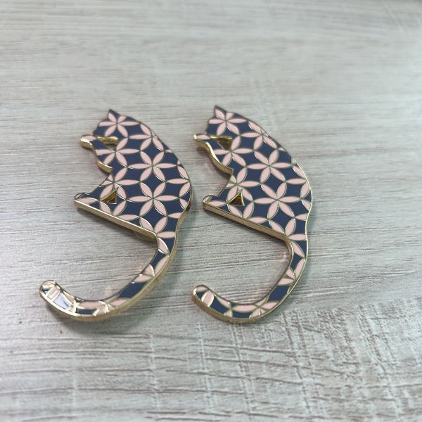 Blue Vase-Shaped Enamel Pins with White Floral Pattern – Oriental Style badge pins