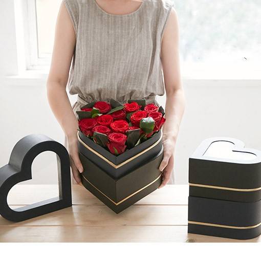 Simple Luxurious Creative Colorful Romantic Heart Flower Box Packaging with PVC Window