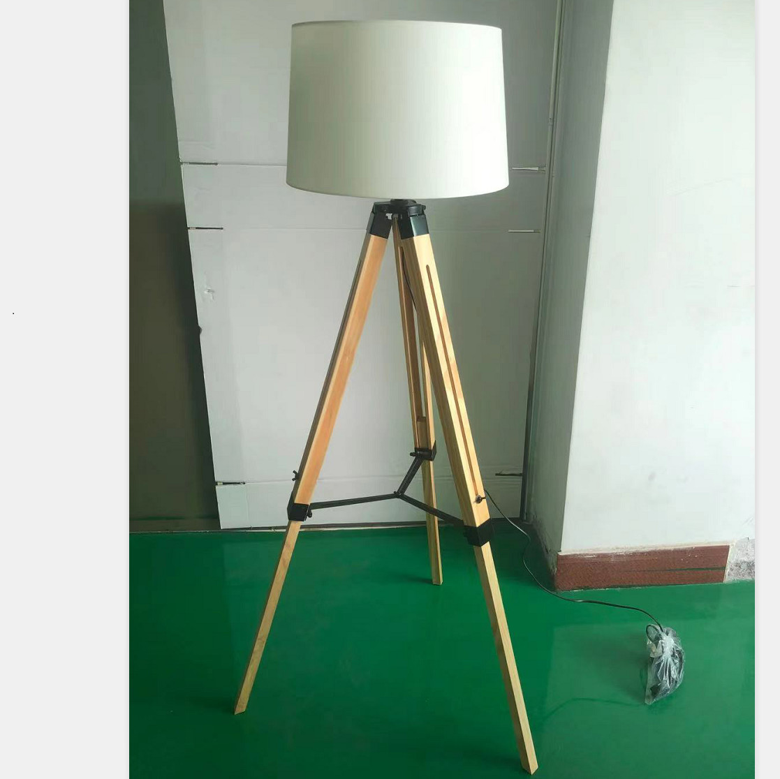 110V Simple Modern Table Lamp E27 60W Grey Wooden Tripod Floor Lamp