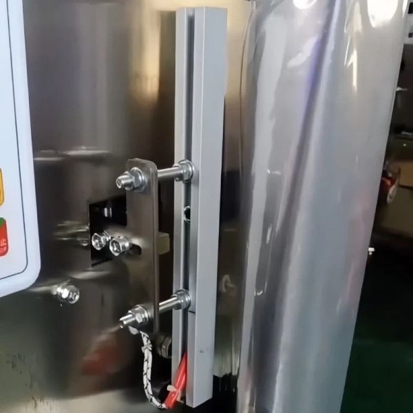 Pneumatic Stainless Steel Packaging Machine 42cm Film Width Liquid Packing Machines