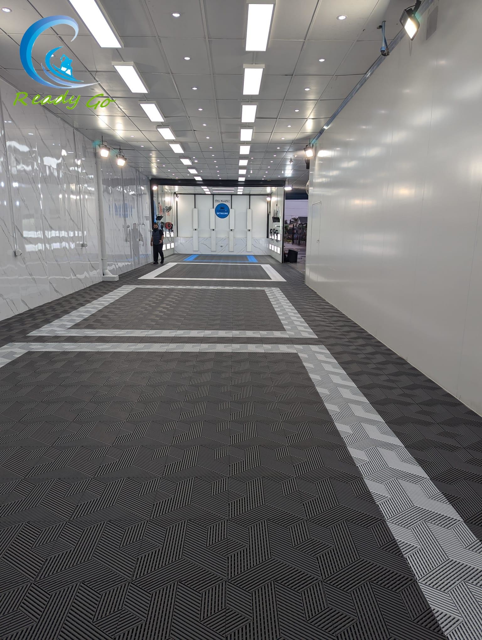 Black Interlocking Garage Tile With 15.75 X 15.75 Inches And Load Capacity 25