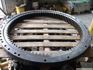 Wholesale Strong Volvo Swing Bearing Excavator Hydraulic Parts 14505766 14520561 14563328 from china suppliers