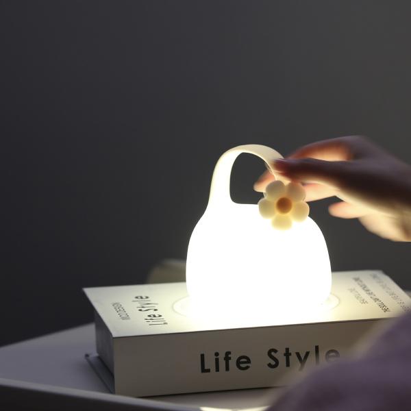 Waterproof Silicone Night Light 109g Squishy Night Light for Kids Rechargeable