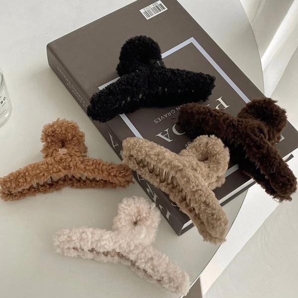 Korean Lamb Wool Claw Hair Clips Girls Big Plush Shark Plastic Hair Claws 4.33in
