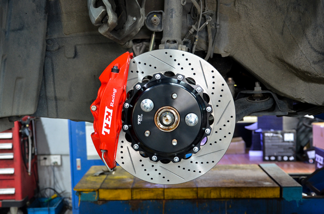 Four Piston TEI Racing Big Brake Kit For Toyota RAV4 Front Wheel 18inch Wheel