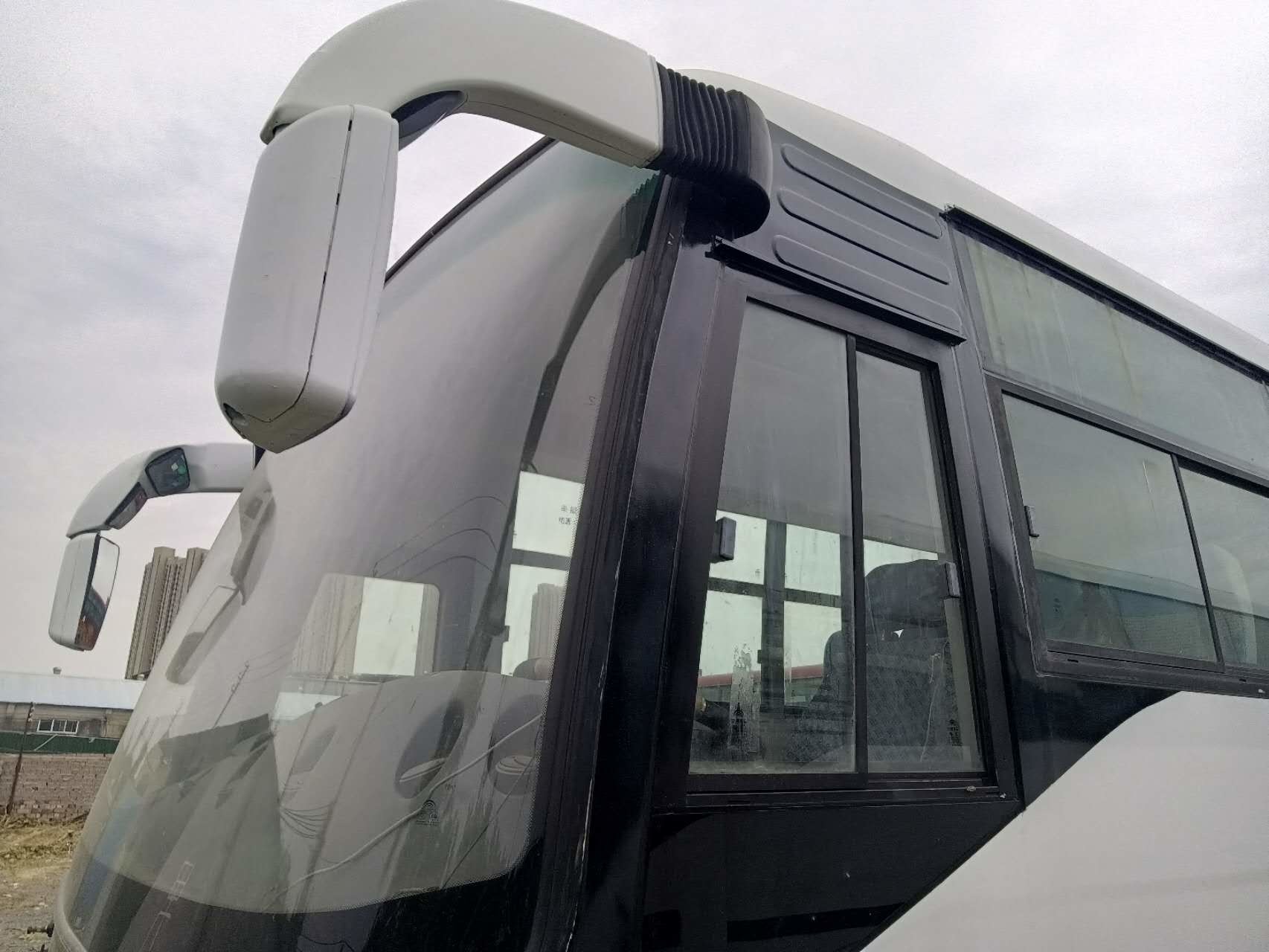 Right Hand Drive Yutong Bus Zk6116d F11 Used Front Engine Bus 53seats Two Doors Silding Window