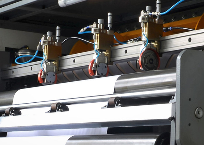 Safety Corrugated Sheet Cutting Machine High Accuracy Low Labor Intensity