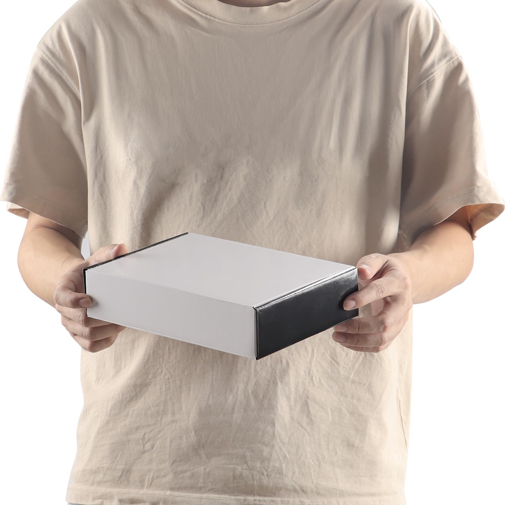 Recycled Materials Custom Logo Black White Carton Mailing Boxes for Luxury Shipping