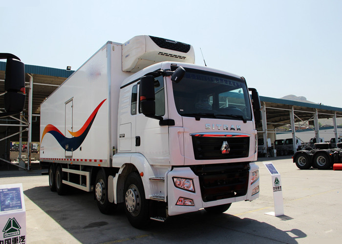 High Strength Frozen Foods RHD 8×4 Refrigerated Trucks And Vans 40 Ton Low Noise