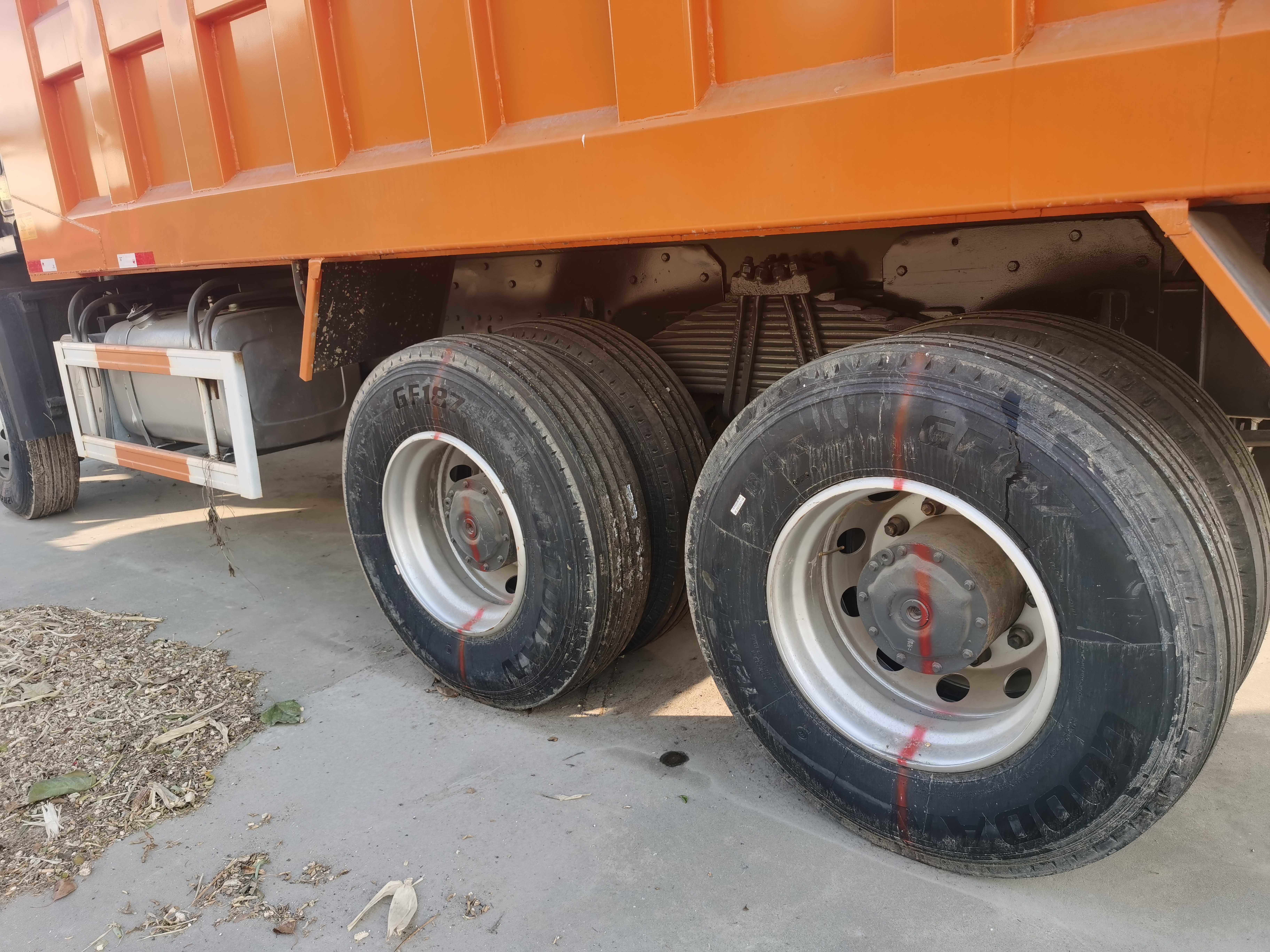 Sinotruk Howo 6x4 Used Dump Trailer Trucks 400hp