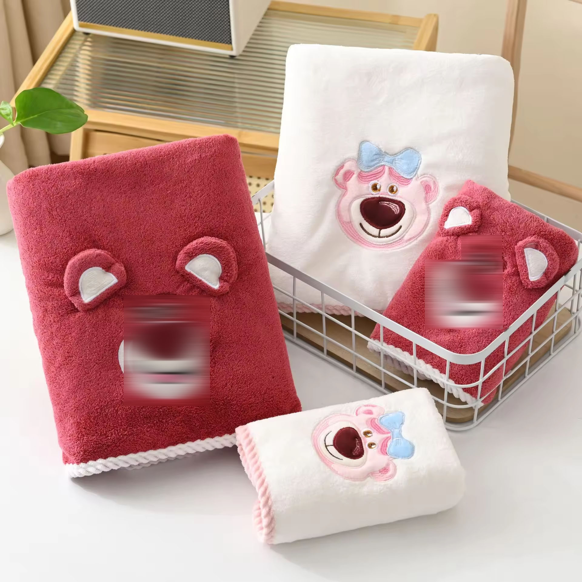 3D Strawberry Bear Towel Bath Towel Coral Fleece Soft Absorbent Children's Bath Towel