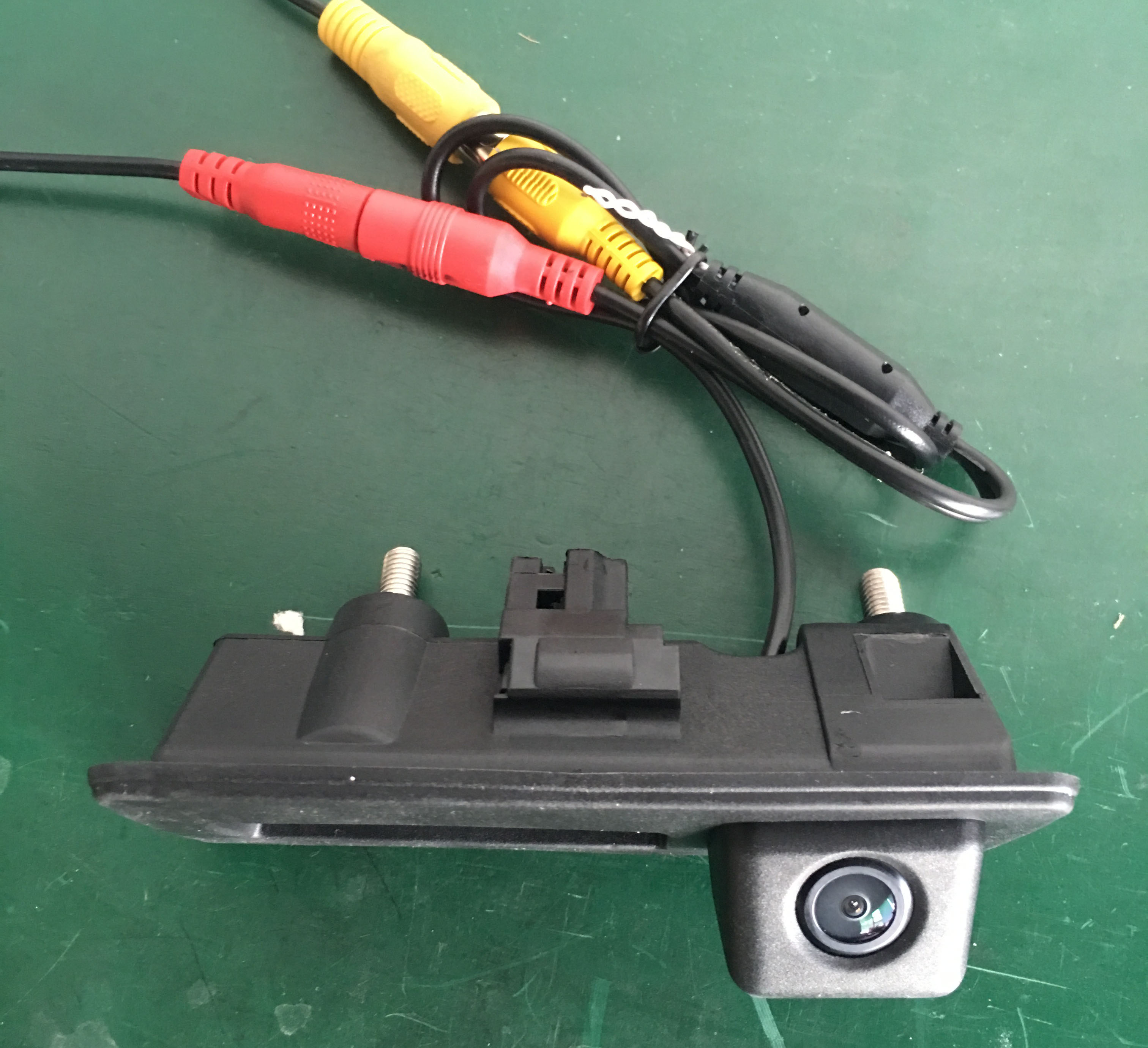 AUDI A3 Q7 VW Touareg Sagitar LaVida Passat Dynamic Track Fisheye Starlight AHD Tailgate Handle Camera VW-LS8002C