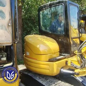 China High Torque 304C Used Caterpillar 4 Ton Excavator Exceptional Lifting Capacity on sale