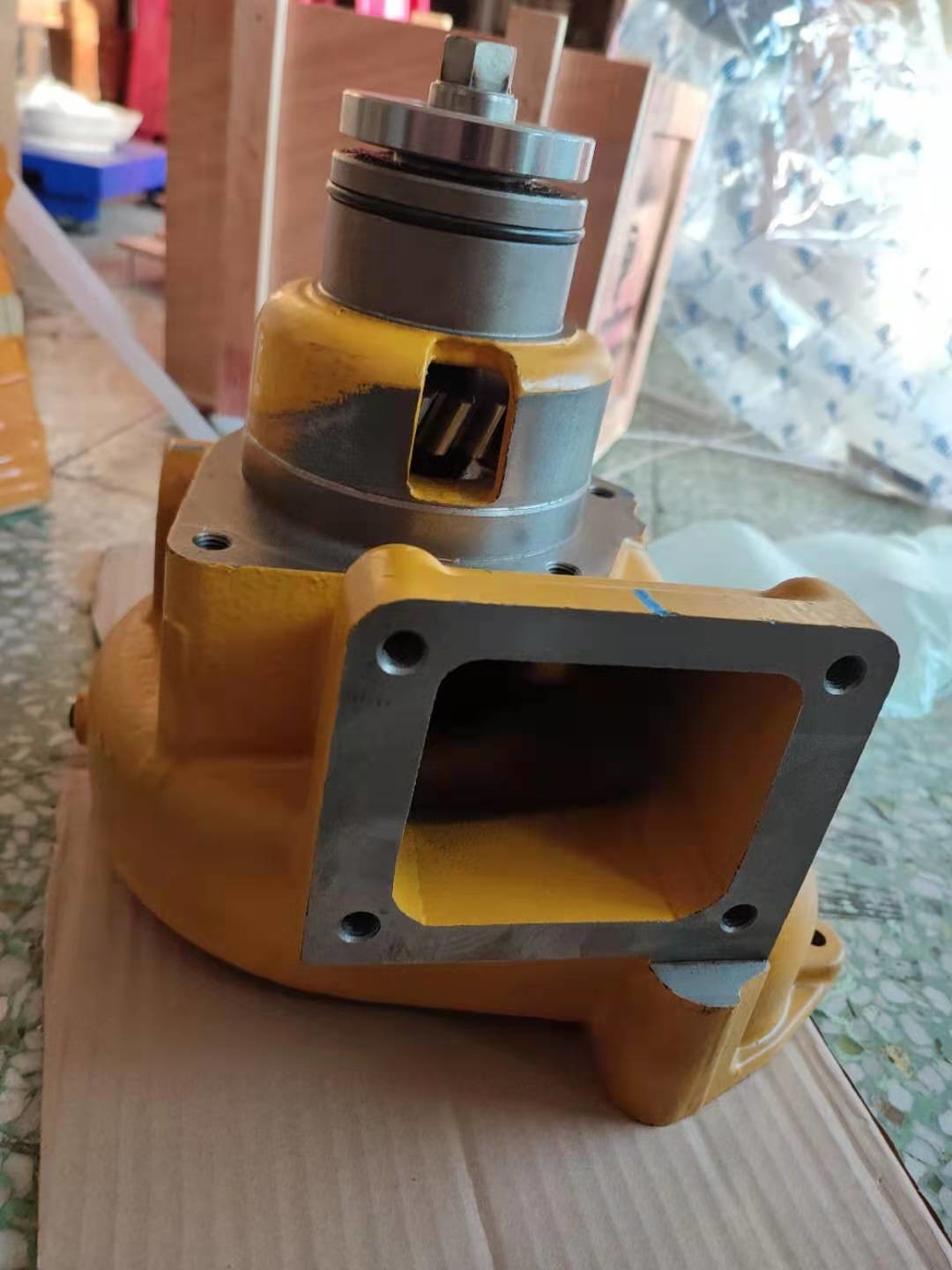 S6D140 Komatsu Excavator Engine Parts Water Pump For S6d140 6212-61-1305