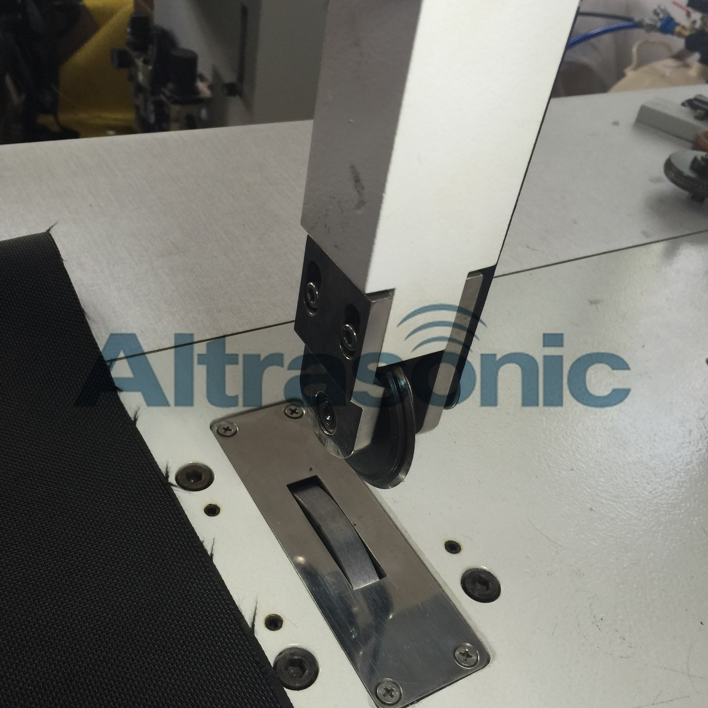 Auto Tuning Denier Ballistic Nylon Ultrasonic Sealing Machine 35Khz