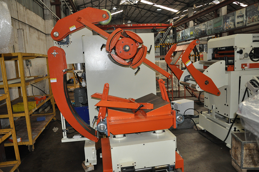 Fully Automatic Metal Sheet Feeding Roller Decoiler and Straightener Feeder Machine